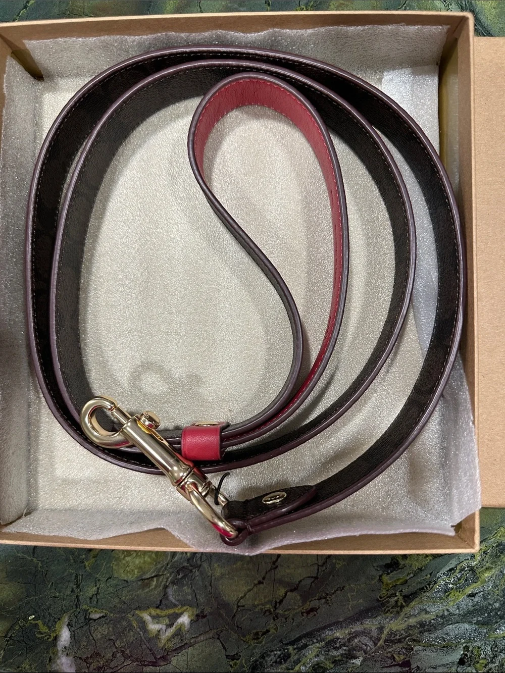 COACH LEASH NEW brown black red apple Pretty pet collar size large